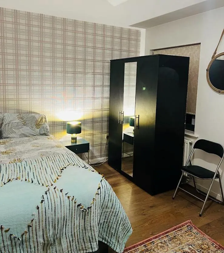 Apartment Haven, Large Double Room In East London, Barking, Free Parking Barking