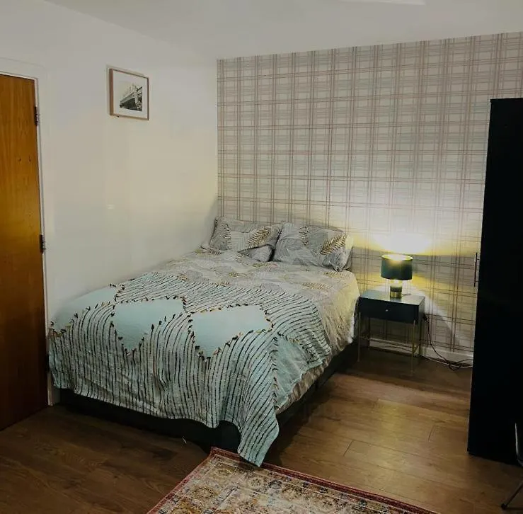 Haven, Large Double Room In East London, Barking, Free Parking Barking  Apartment