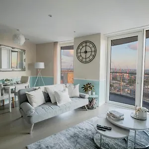 Apartment Amazing London Skyline View & Transport Links, Barking (Greater London)